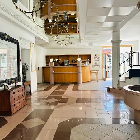 Reduta - Economy אכסניה *