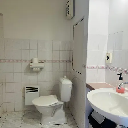 Reduta - Economy אכסניה Lučenec